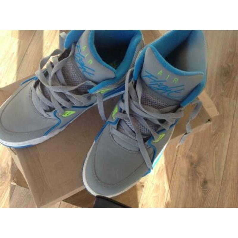 Nike Air max mid size
