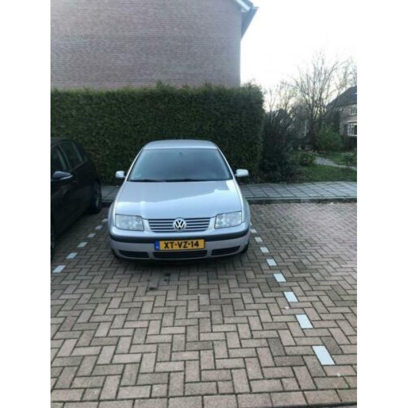 Volkswagen Bora 2.0 benzine 85KW 1999 Grijs