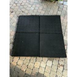 Rubber tegels 50x50x3 speeltoestellen of op dak €40