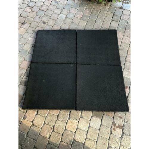 Rubber tegels 50x50x3 speeltoestellen of op dak €40