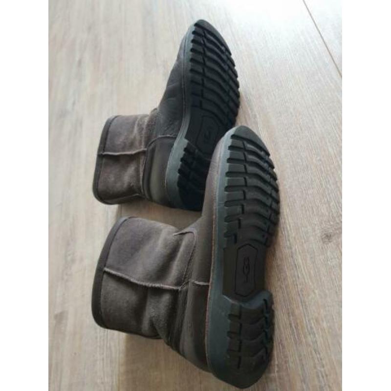 UGG Riverton Chocolate mt 34-36