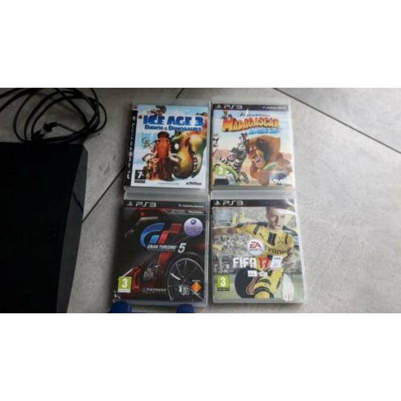 PlayStation 3 met 4 controllers en 4 spellen