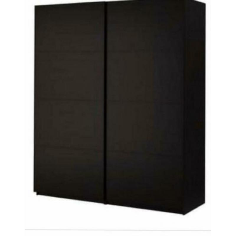 Kledingkast pax Malm Ikea.