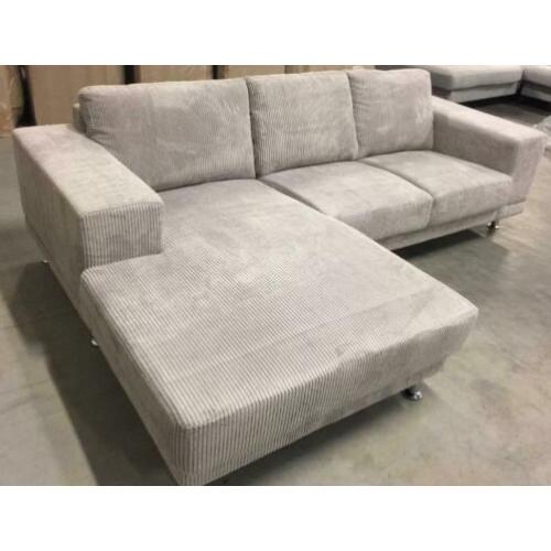 Loungebank uitgevoerd in ribstof.