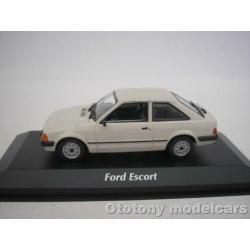 Ford Escort III 1981 Licht Grijs 1/43 Maxichamps