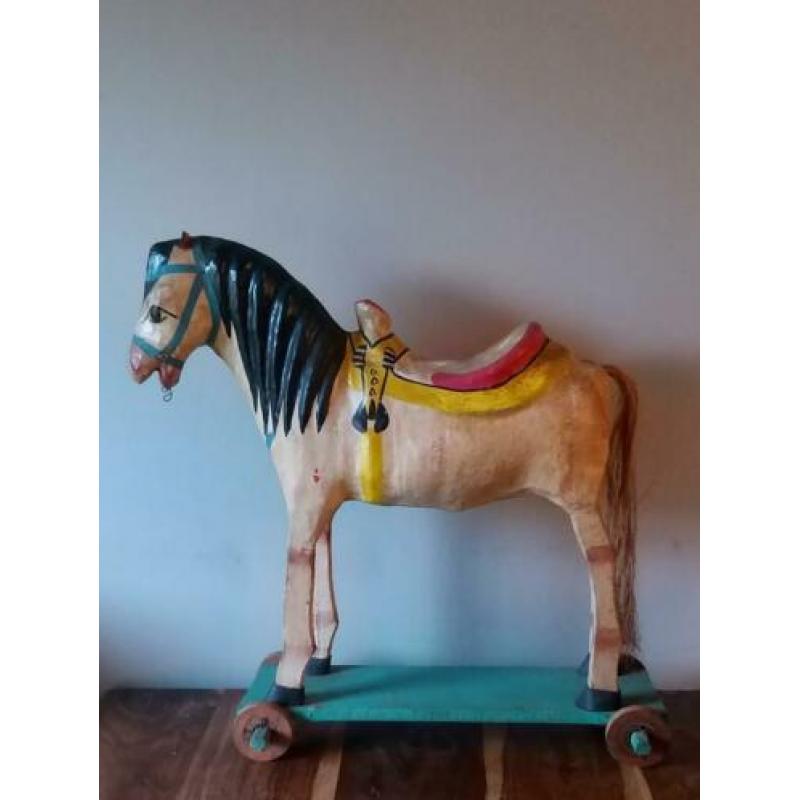Oud Papier maché paard