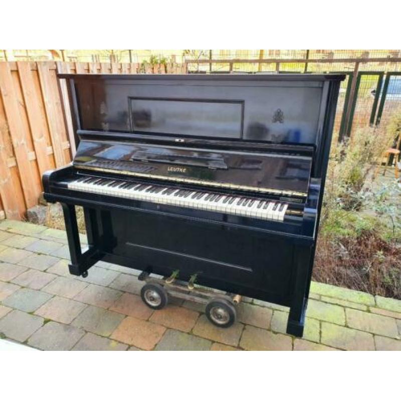 Gereviseerde zwarte Leutke piano.