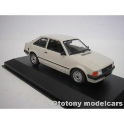 Ford Escort III 1981 Licht Grijs 1/43 Maxichamps
