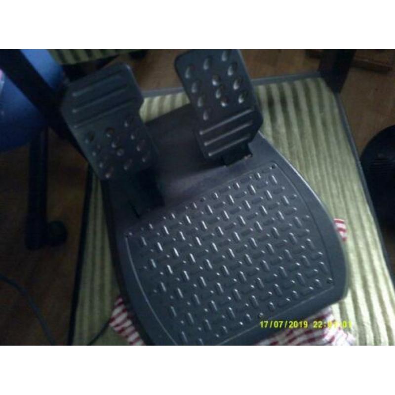 pc trustmaster ferrari stuur 2stuks