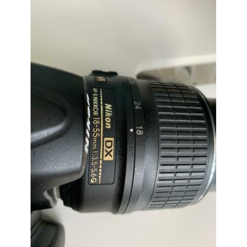 Nikon D5000 + AF-S 18-55mm