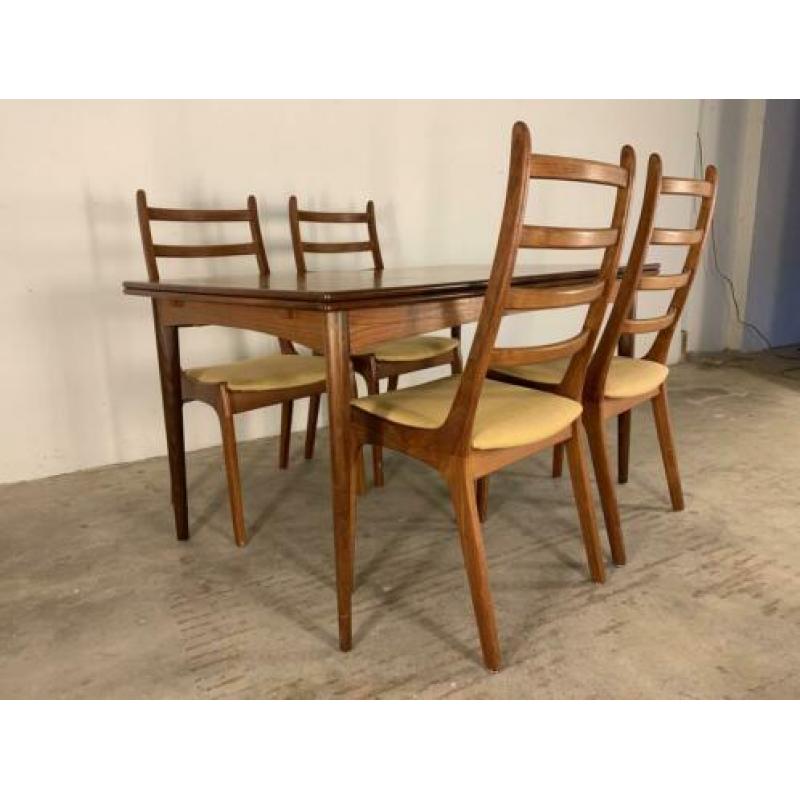 Moller tafel met ladder back stoelen vintage eetkamerset