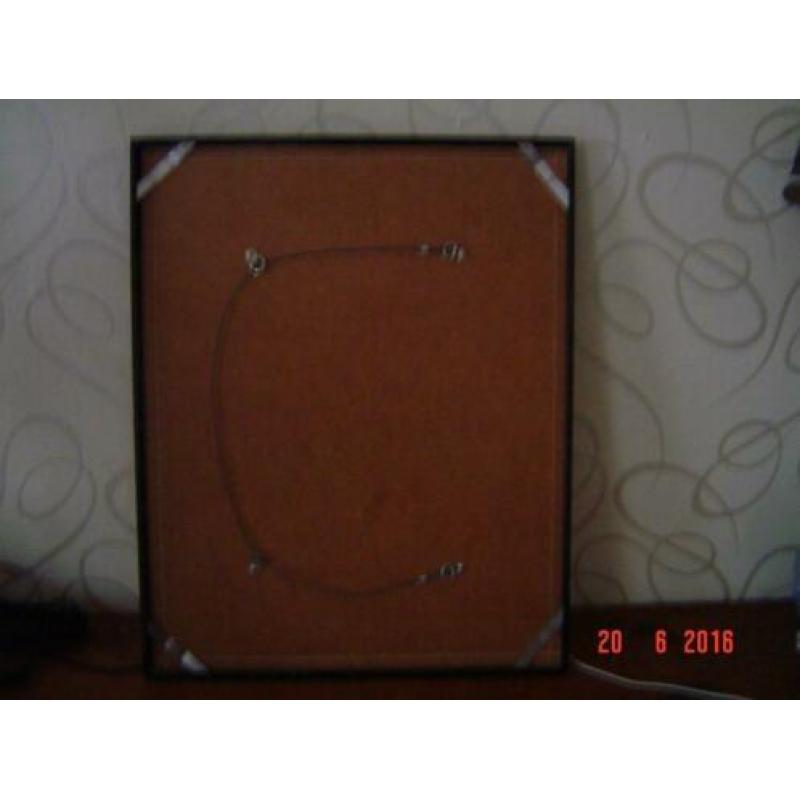 erts 50 X 40 cm man in over pynsing