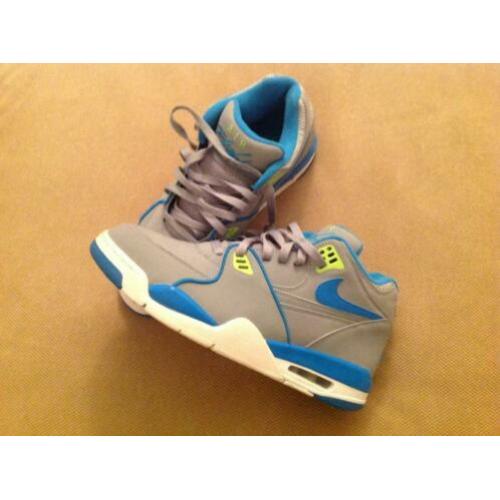 Nike Air max mid size