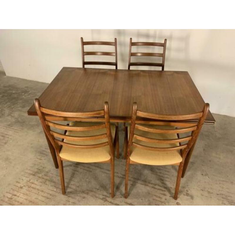 Moller tafel met ladder back stoelen vintage eetkamerset
