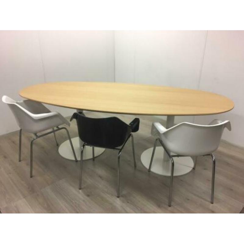 Ovale vergadertafel met beuken blad 230x110cm en witte poten