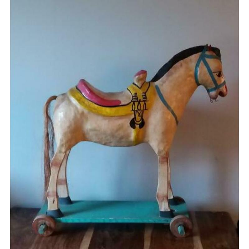 Oud Papier maché paard