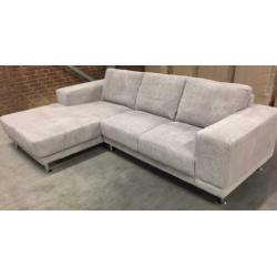 Loungebank uitgevoerd in ribstof.