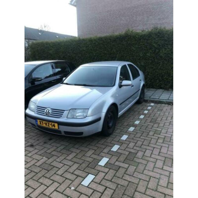 Volkswagen Bora 2.0 benzine 85KW 1999 Grijs