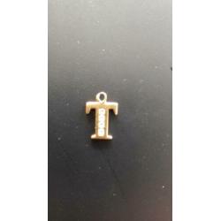 Gouden 585 hangertje met 4 briljantjes 1,5x1,2 cm, 2 gram