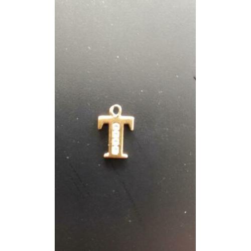 Gouden 585 hangertje met 4 briljantjes 1,5x1,2 cm, 2 gram