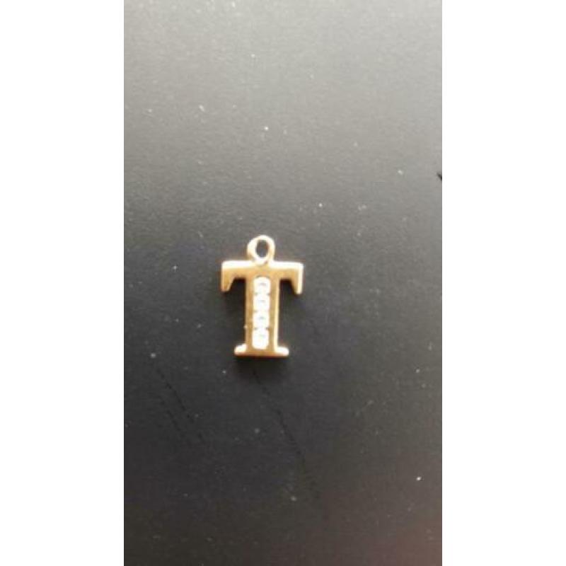 Gouden 585 hangertje met 4 briljantjes 1,5x1,2 cm, 2 gram