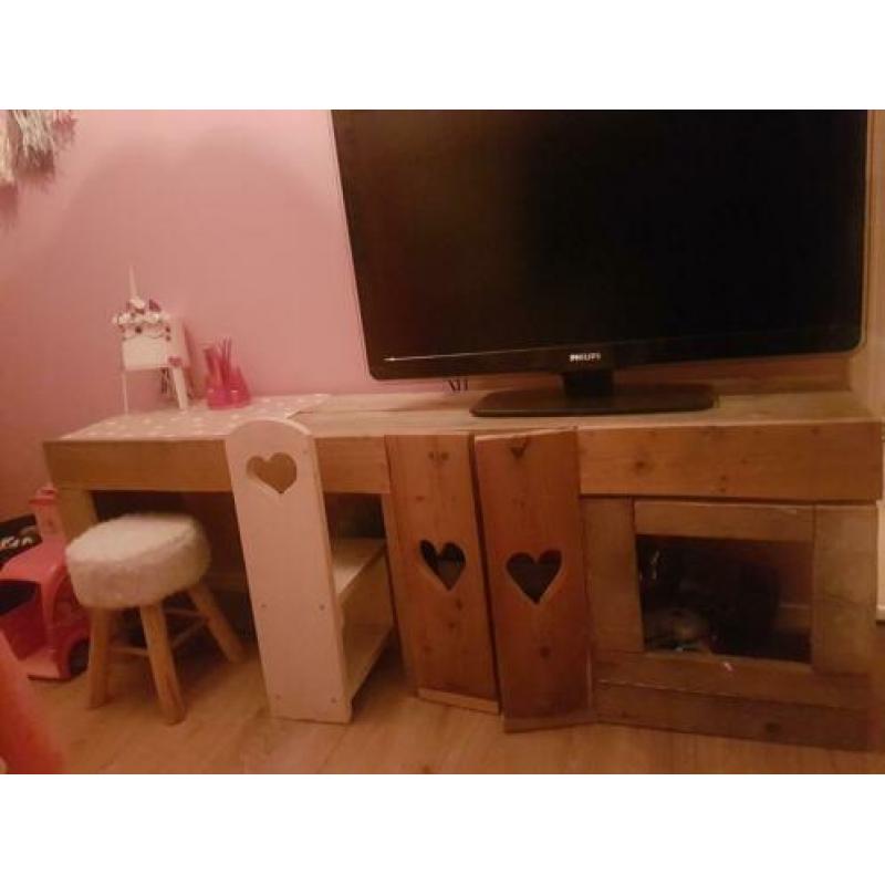 Gaaf meisjes bureau/dressoir/keukentje