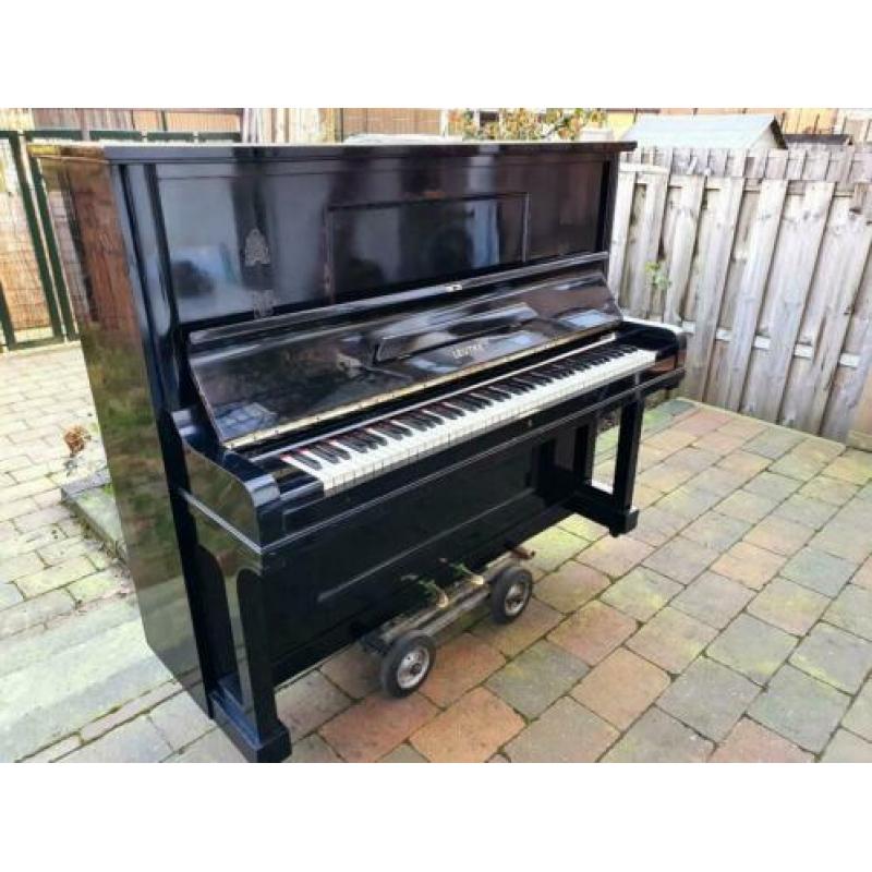 Gereviseerde zwarte Leutke piano.