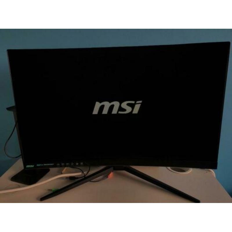 Msi Gaming Monitor met playstation camera en Trust Speaker