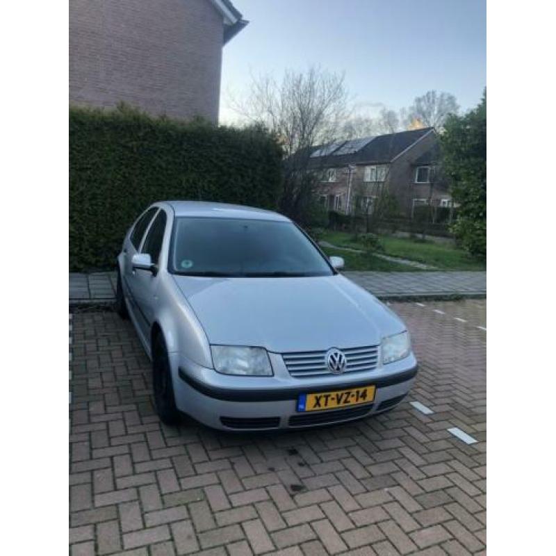 Volkswagen Bora 2.0 benzine 85KW 1999 Grijs