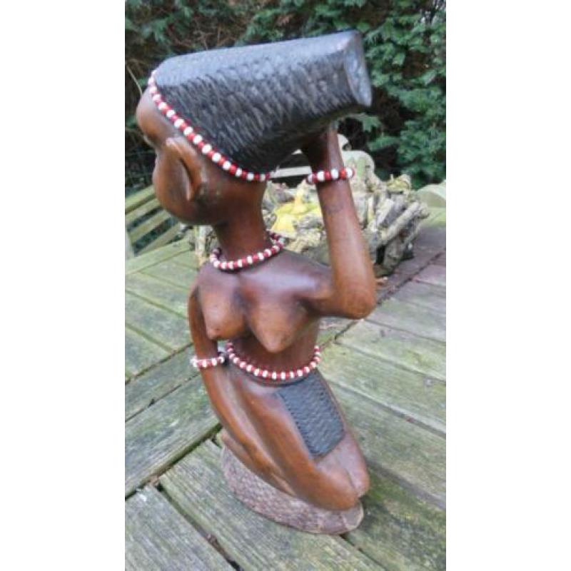 Afrika: "De Naakte Vrouw", Hardhoutsnijwerk