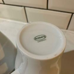 4 Arzberg Coffee Mugs 9 cm./ Arzberg koffie en thee kopjes