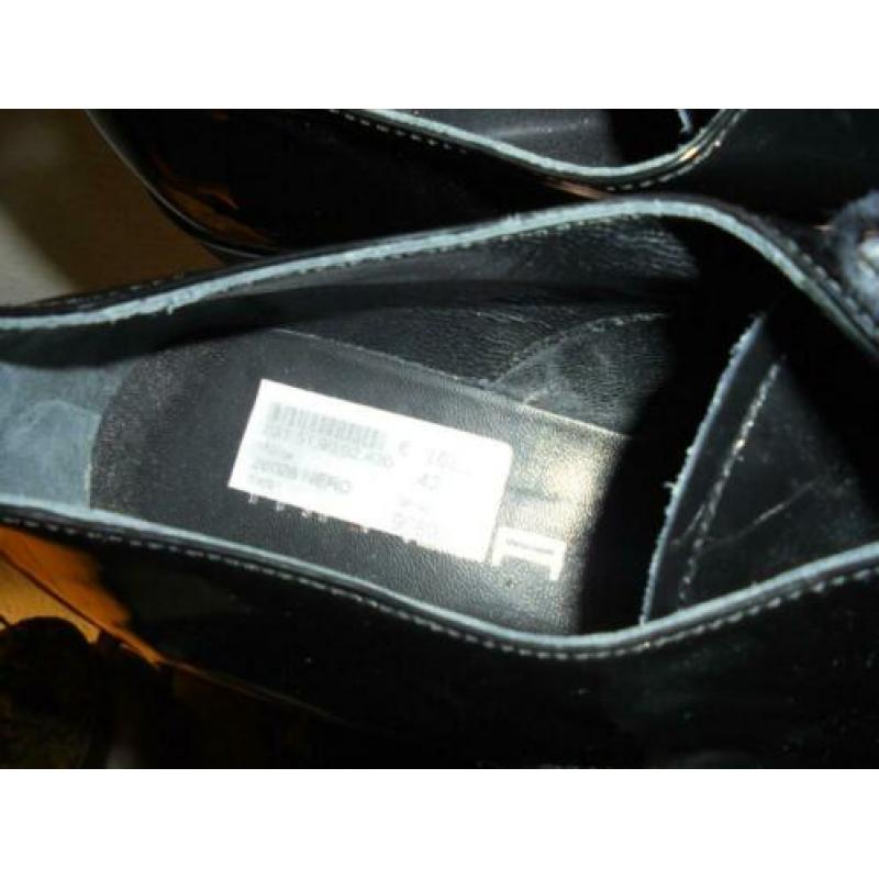 s26) zwart lak leer veter schoenen mitica mt 42 als nieuw~!