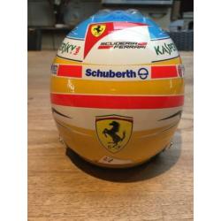 1/2 helm F. Alonso 2013 gesigneerd