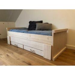 Tienerbed steigerhout white wash