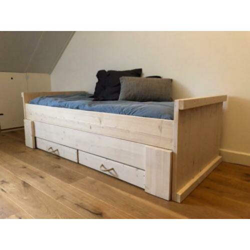 Tienerbed steigerhout white wash