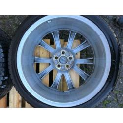 Volvo 19 inch Damara velgen met Nokian winterbanden
