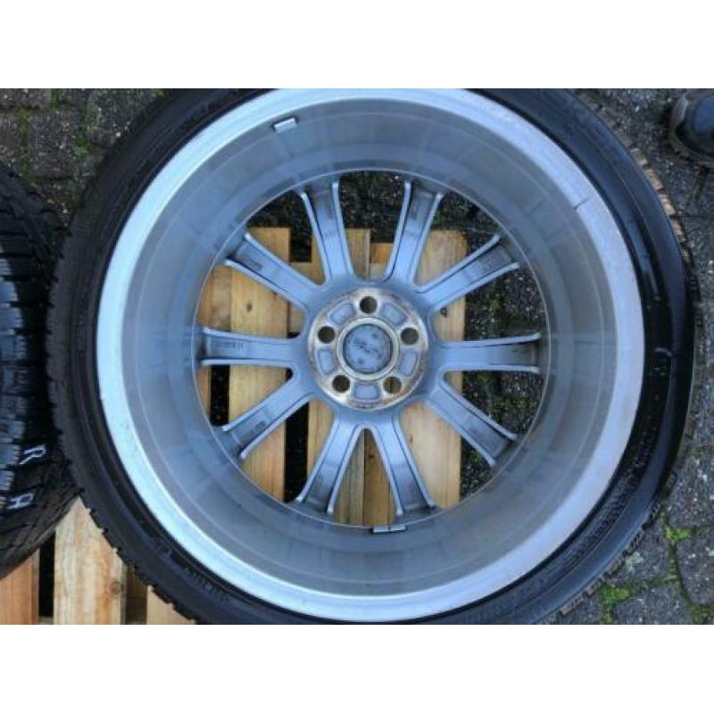 Volvo 19 inch Damara velgen met Nokian winterbanden