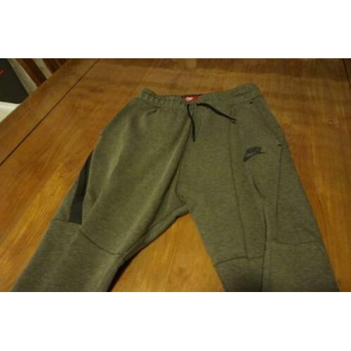nike tech fleece broek maat 170