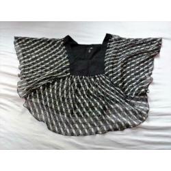 Zwart Wit ovaaltje blouse maat 38 met vlinder mouwen