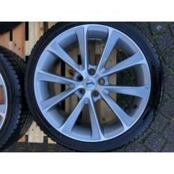 Volvo 19 inch Damara velgen met Nokian winterbanden