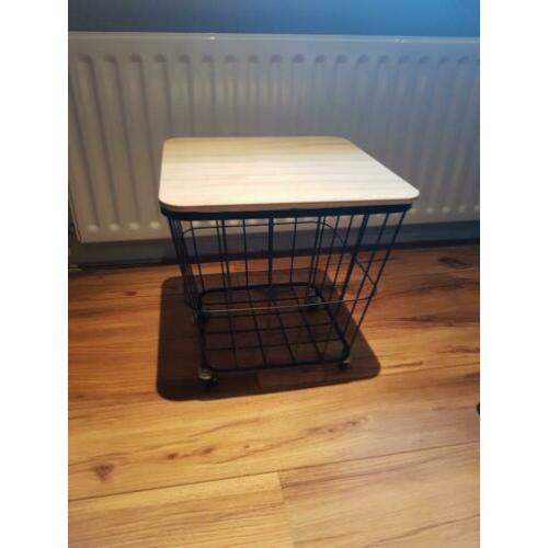Bijzettafel / Mand op wieltjes
