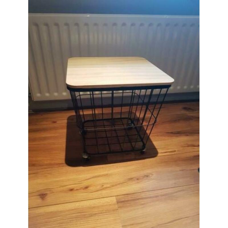 Bijzettafel / Mand op wieltjes