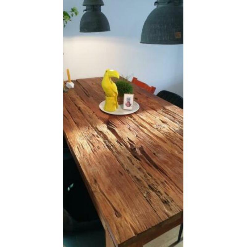 Robuuste eettafel van teakhout. 200cm×100cm×80cm