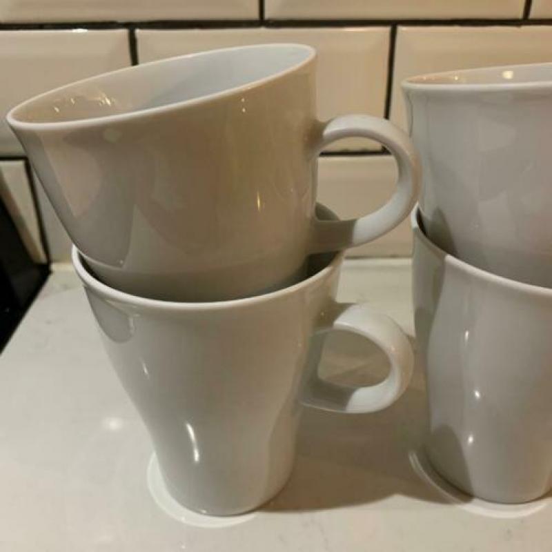 4 Arzberg Coffee Mugs 9 cm./ Arzberg koffie en thee kopjes