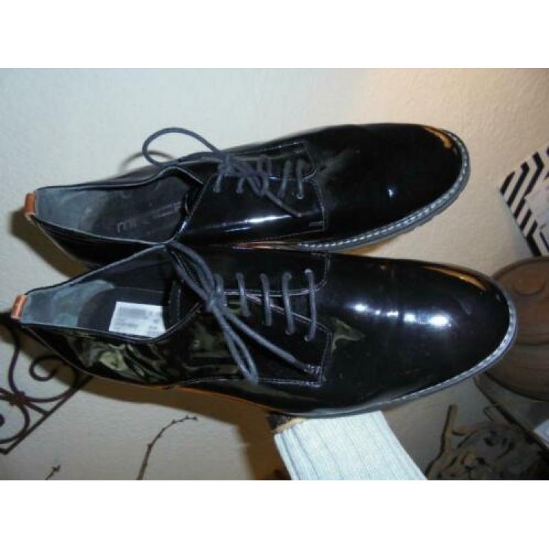 s26) zwart lak leer veter schoenen mitica mt 42 als nieuw~!