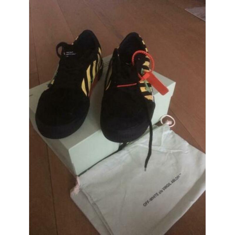 Off-White Low Vulcanized sneaker mt 43
