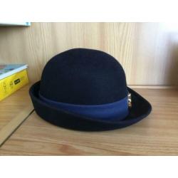 Politie dames hoedje, OUD model