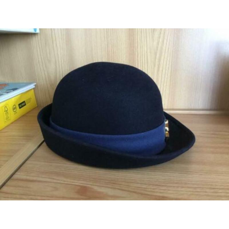 Politie dames hoedje, OUD model
