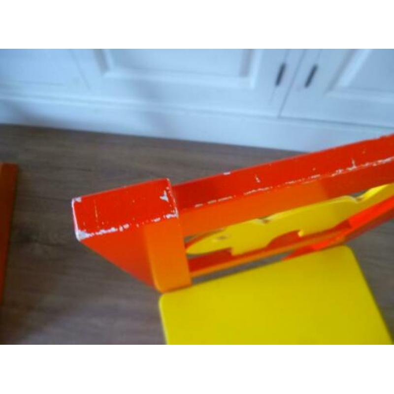 Twee leuke kinderstoeltjes