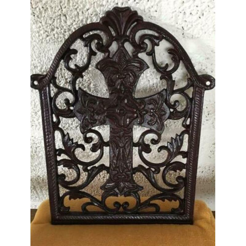 Wanddecoratie-keltisch- kruis-ventilatierooster- haard